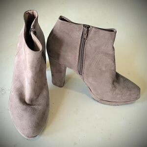 7.5 NEW DIRECTION SUADE CROP HEELED BOOTIE!!!!
